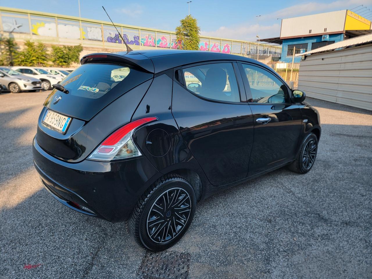 LANCIA Ypsilon 1.2 69 CV 5 porte S&S Black and Noir garanzia