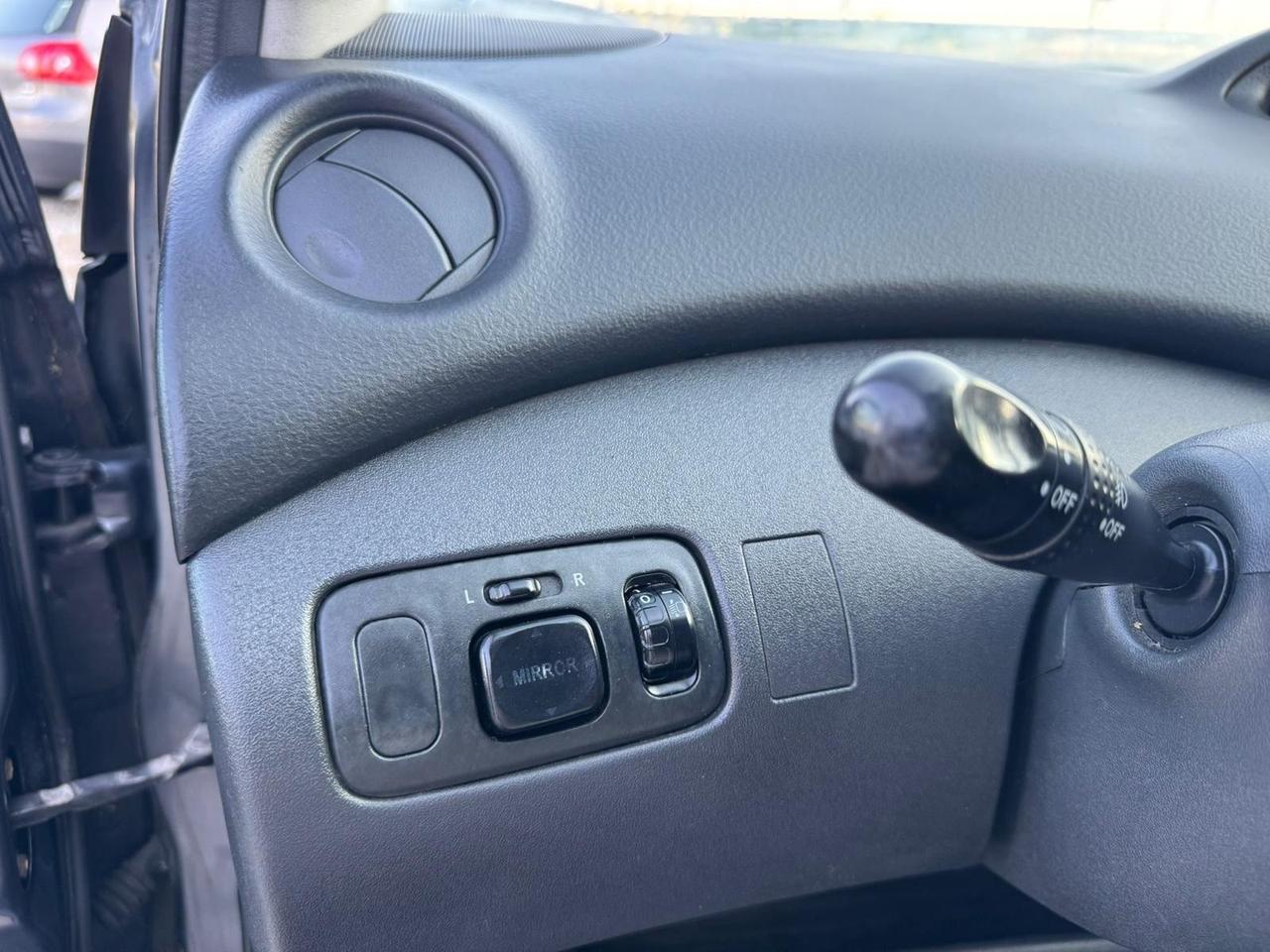 Toyota Yaris 1.0i 16V cat 3 porte Sol