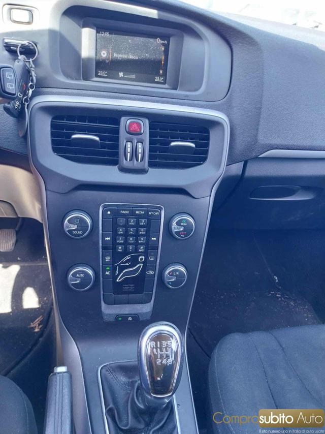 VOLVO V40 D2 1.6 Momentum