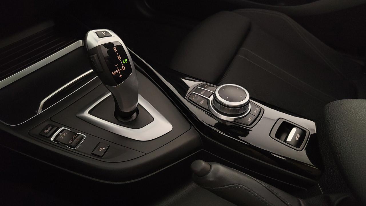 BMW 218i Cabrio Advantage auto my19