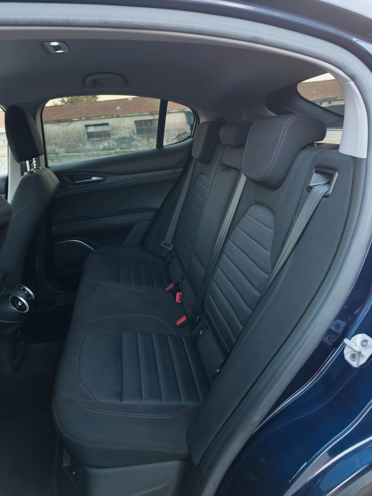 Alfa Romeo Stelvio 2.2 Turbodiesel 160 CV AT8 RWD