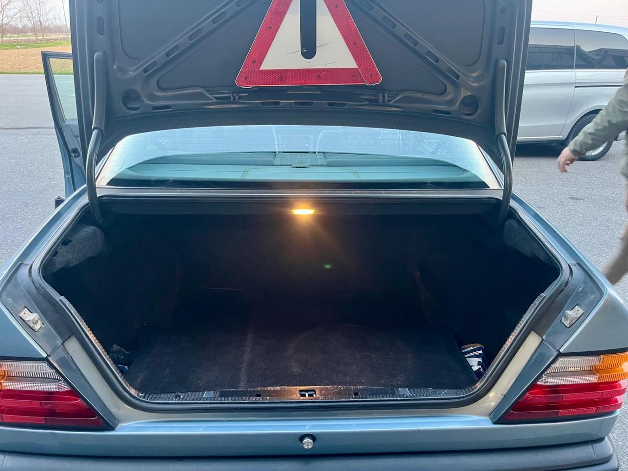 Mercedes-benz E 200 w124