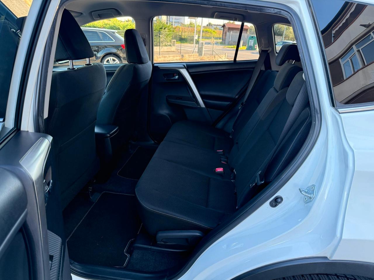 Toyota RAV 4 RAV4 2.0 D-4D 4WD Style White Ed.