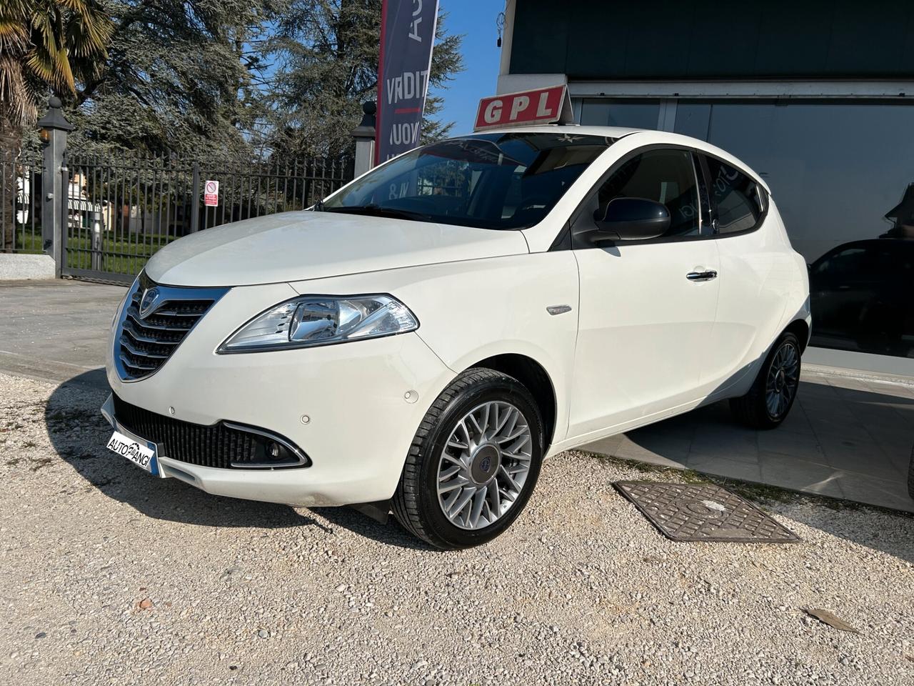 Lancia Ypsilon 1.2 69 CV 5 porte GPL REVISIONATO