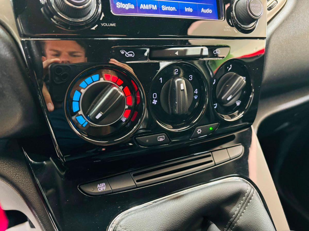 Lancia Ypsilon 1.2 69 cv 5p. GPL Ecochic