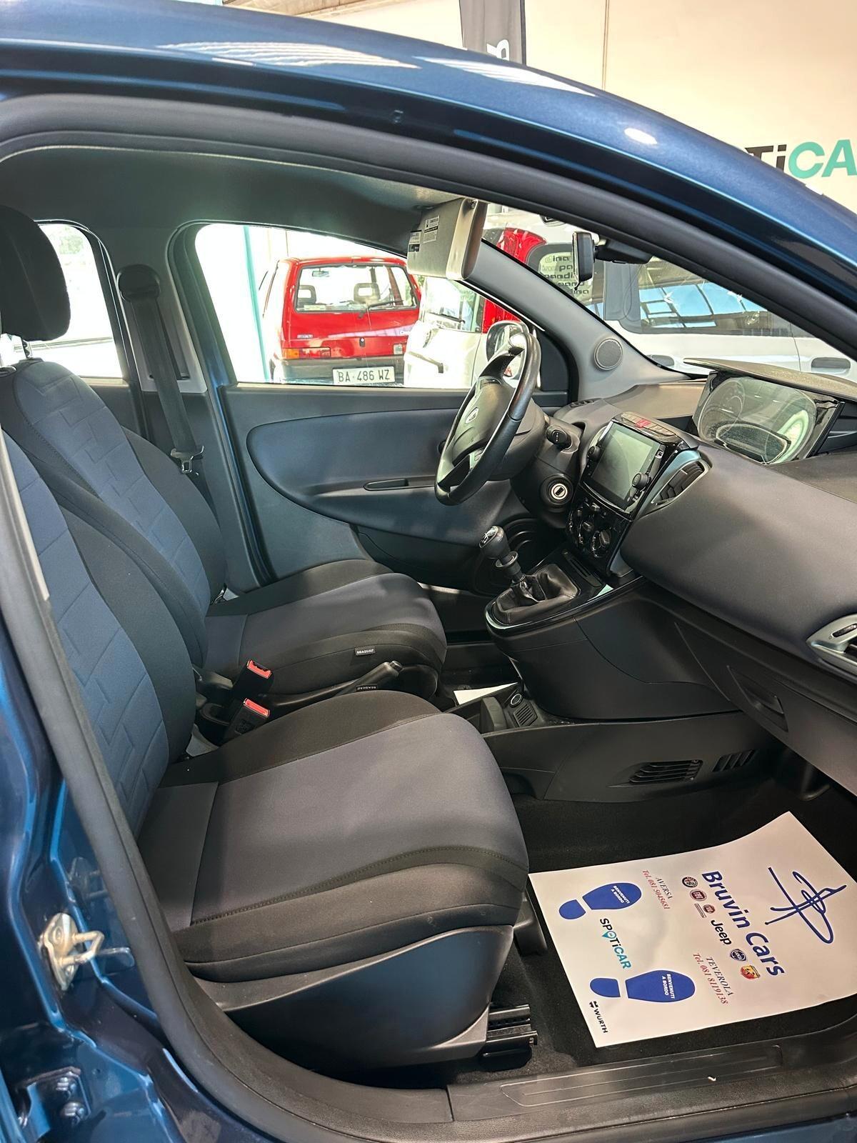 Lancia Ypsilon 1.0 FireFly 5 porte S&S Hybrid Platino