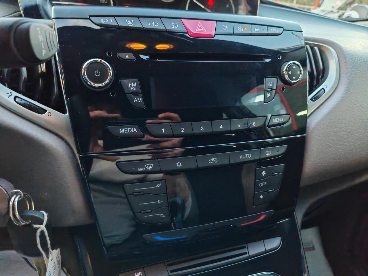 Lancia Ypsilon 1.3 diesel 05/2015 Cv95 ELLE