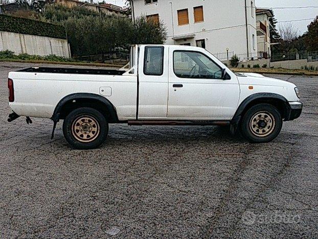 Nissan Navara (D22) 2.5 TD 100CV 4WD Cabina Singola