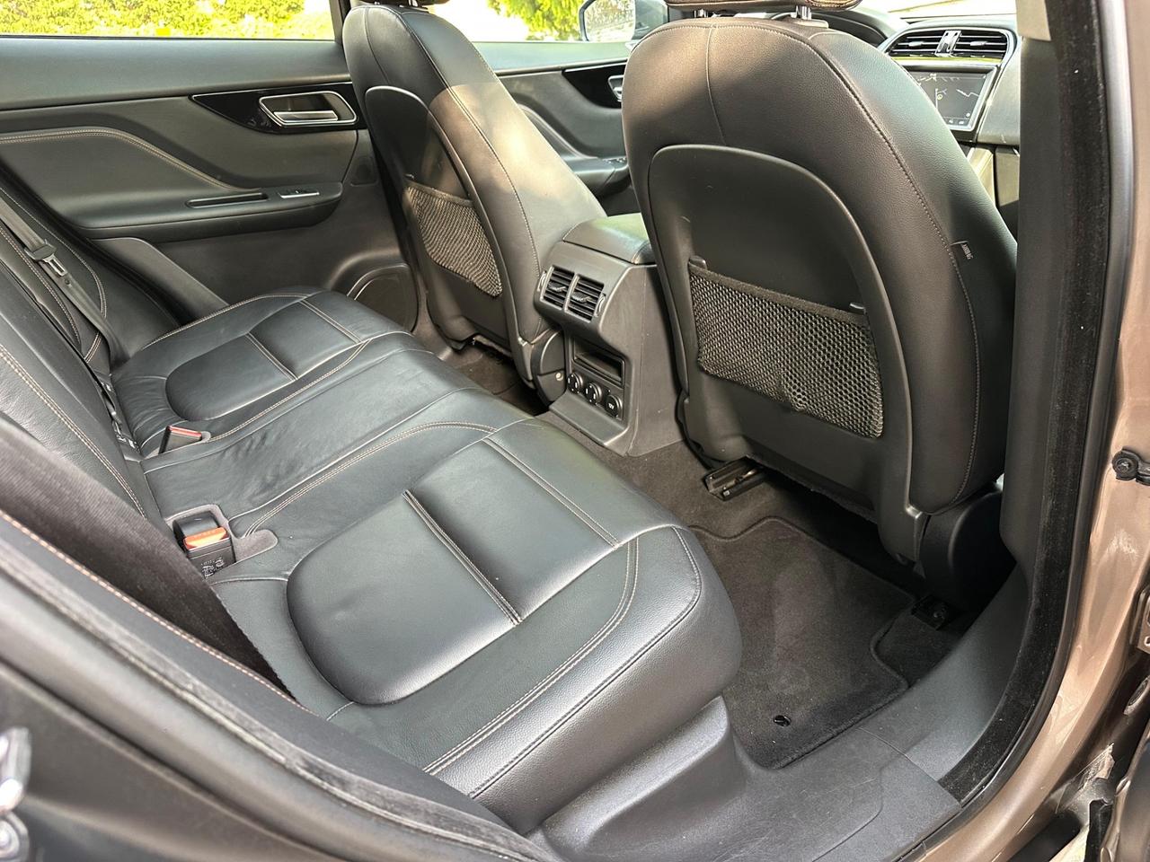 Jaguar F-Pace 2.0 D 180 CV AWD aut. R-Sport