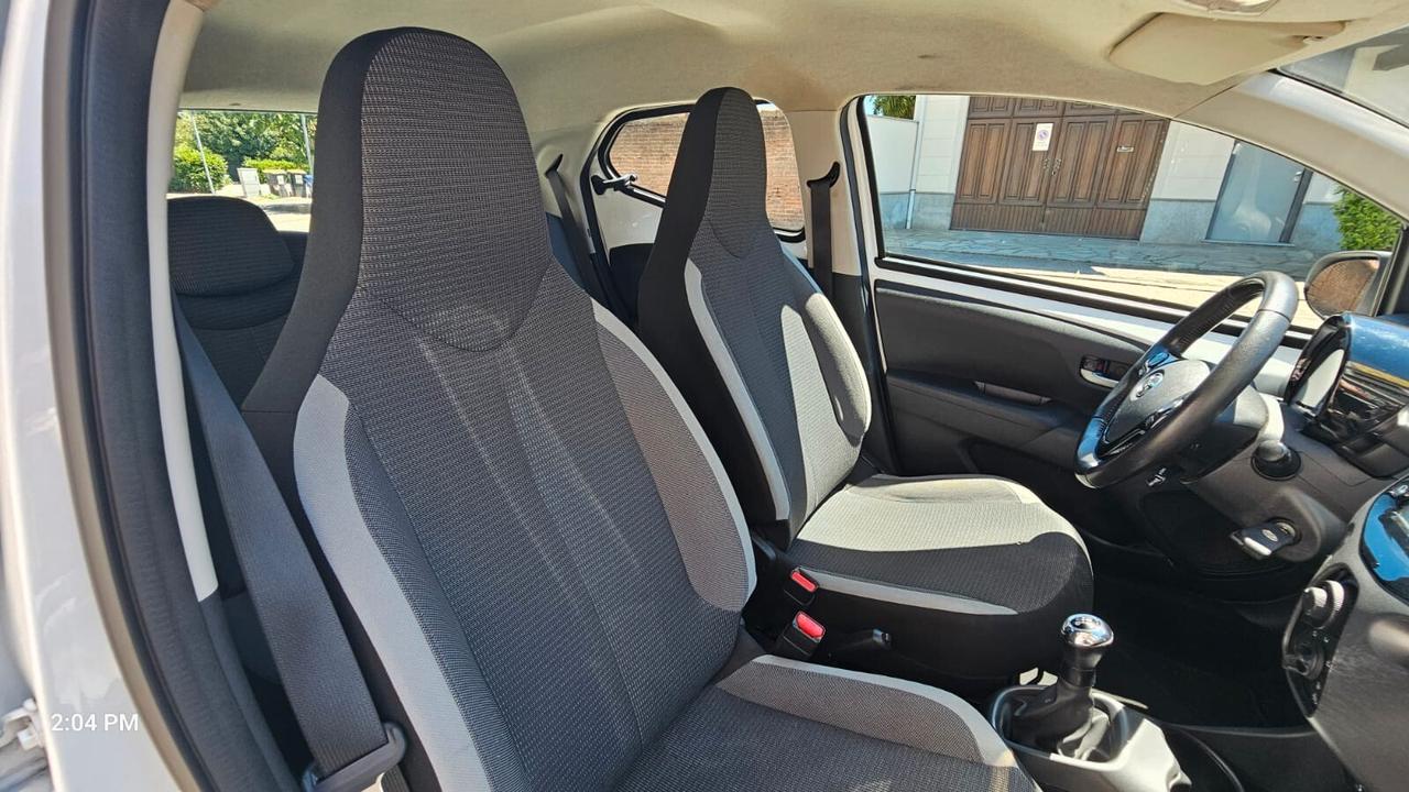 Toyota Aygo Connect 1.0 72 CV 5 porte x-play