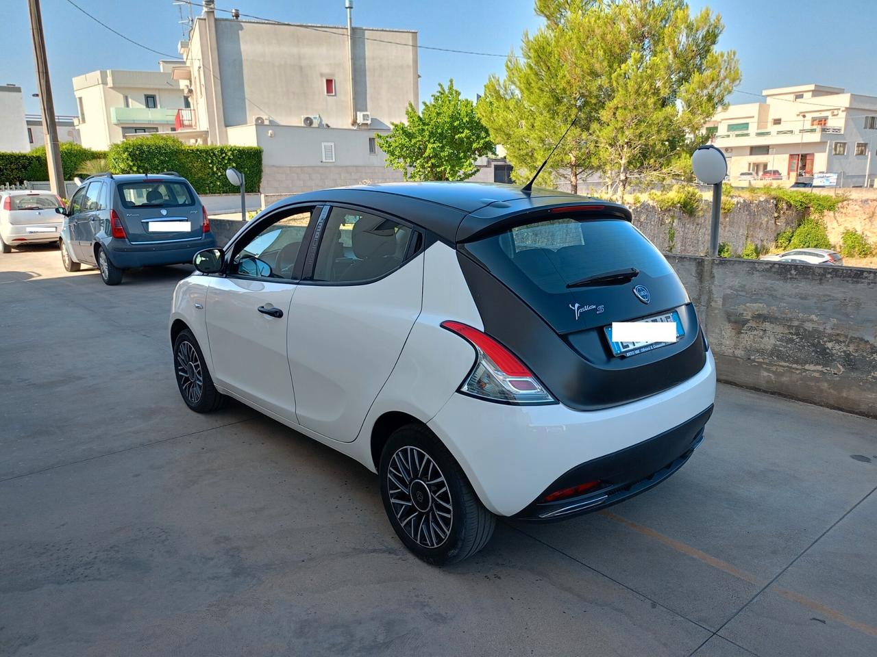 Lancia Ypsilon 1.200 5 porte S Momodesign