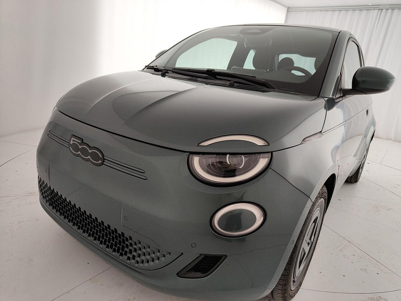 Fiat 500e Berlina 42 kWh Giorgio Armani
