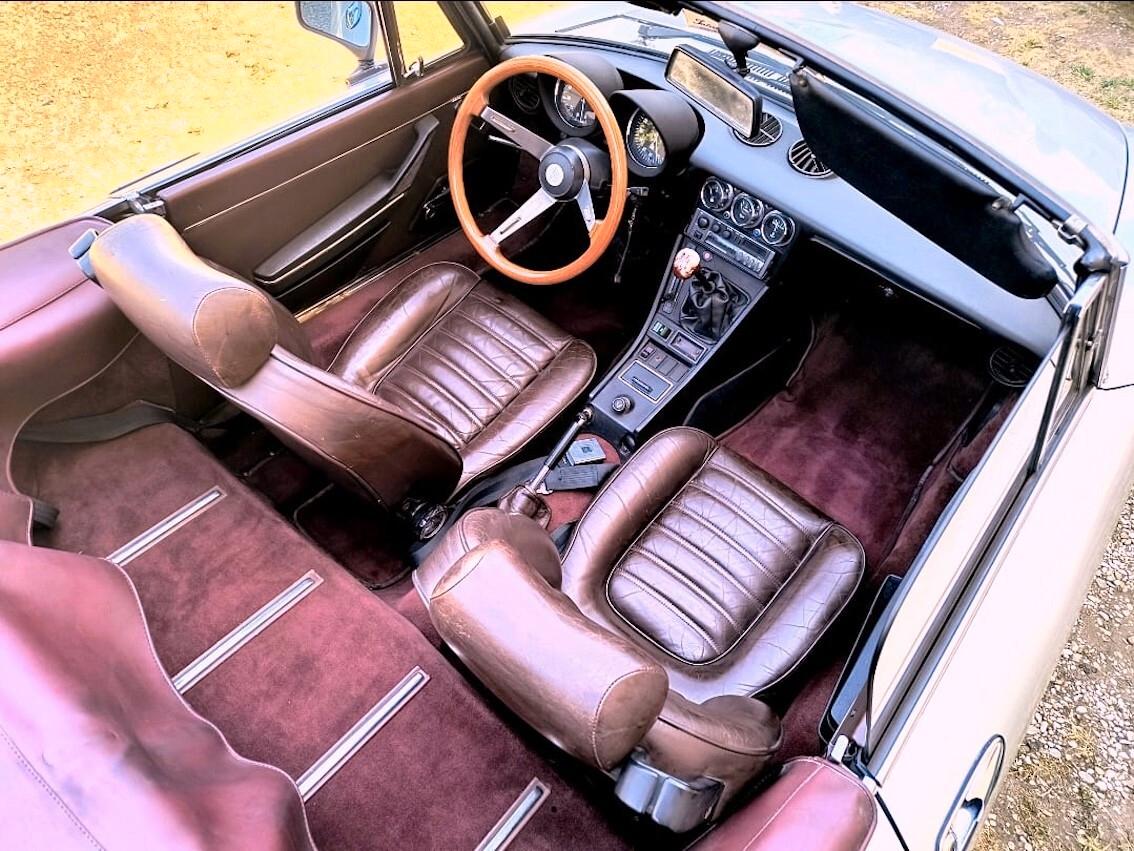 Alfa Romeo Spider 2.0 Veloce