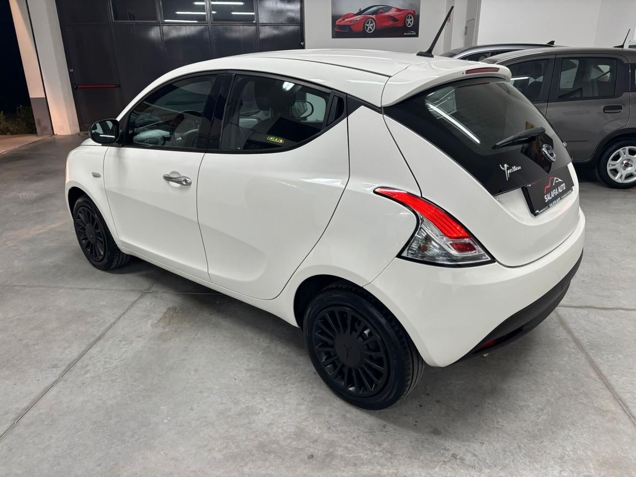 Lancia Ypsilon 1.0 FireFly 5 porte S&S Hybrid Silver Plus