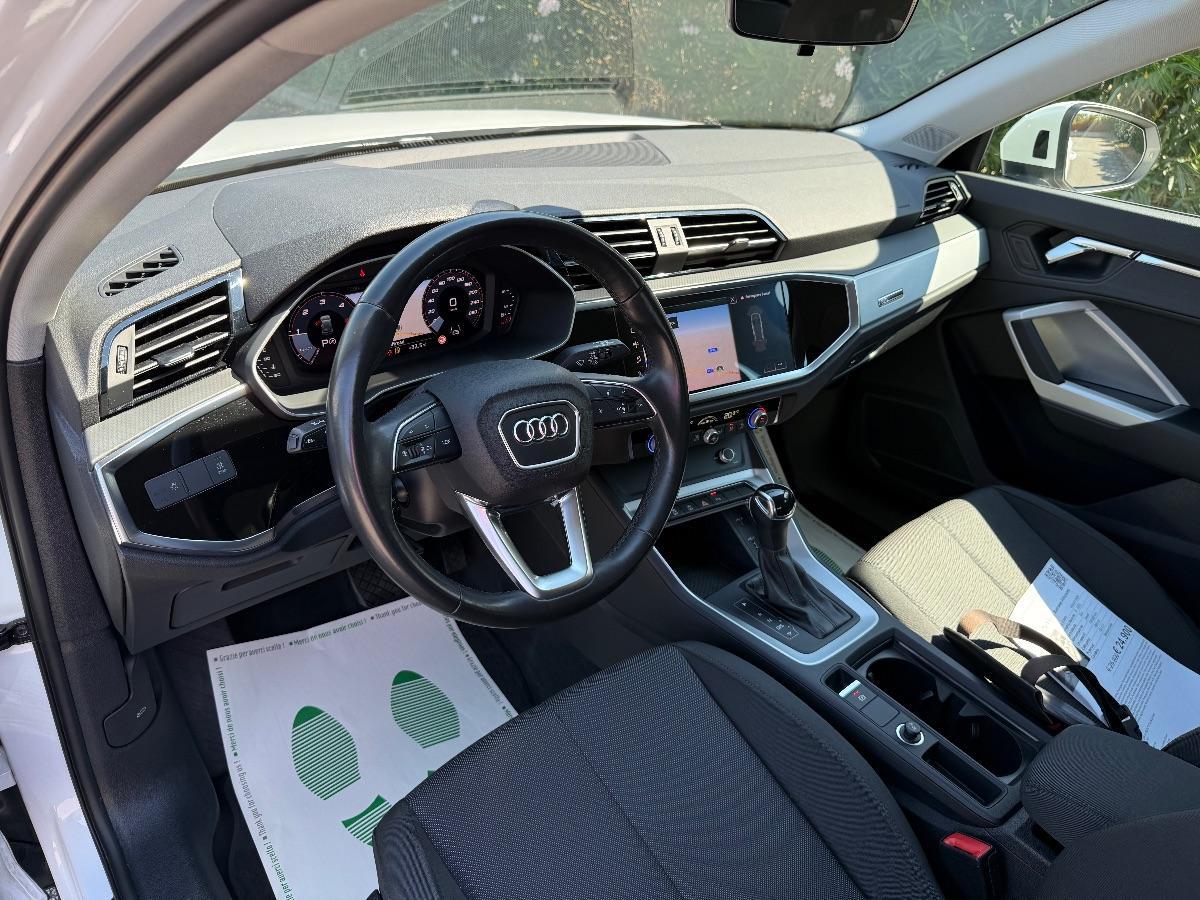 AUDI - Q3 - 35 TDI S tronic Business Advanced