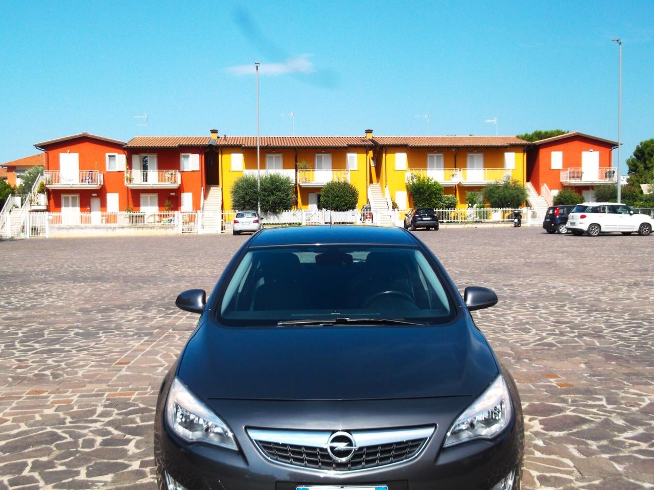 Opel Astra Berlina 1.7 CDTI Cosmo 2011