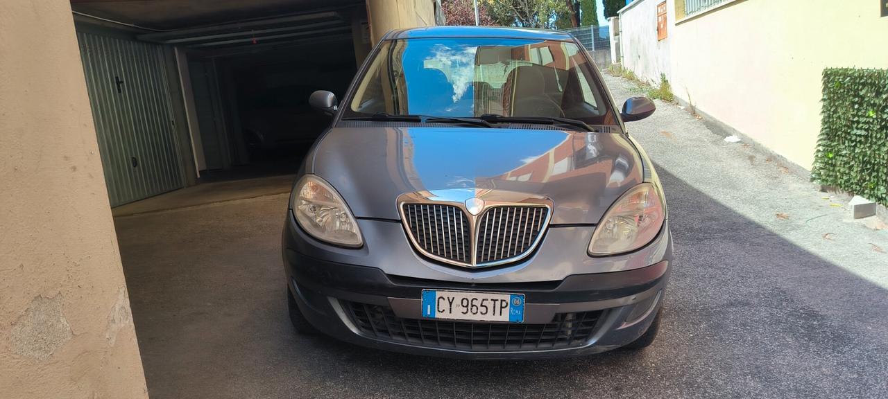 Lancia Ypsilon 1.2 16V Oro