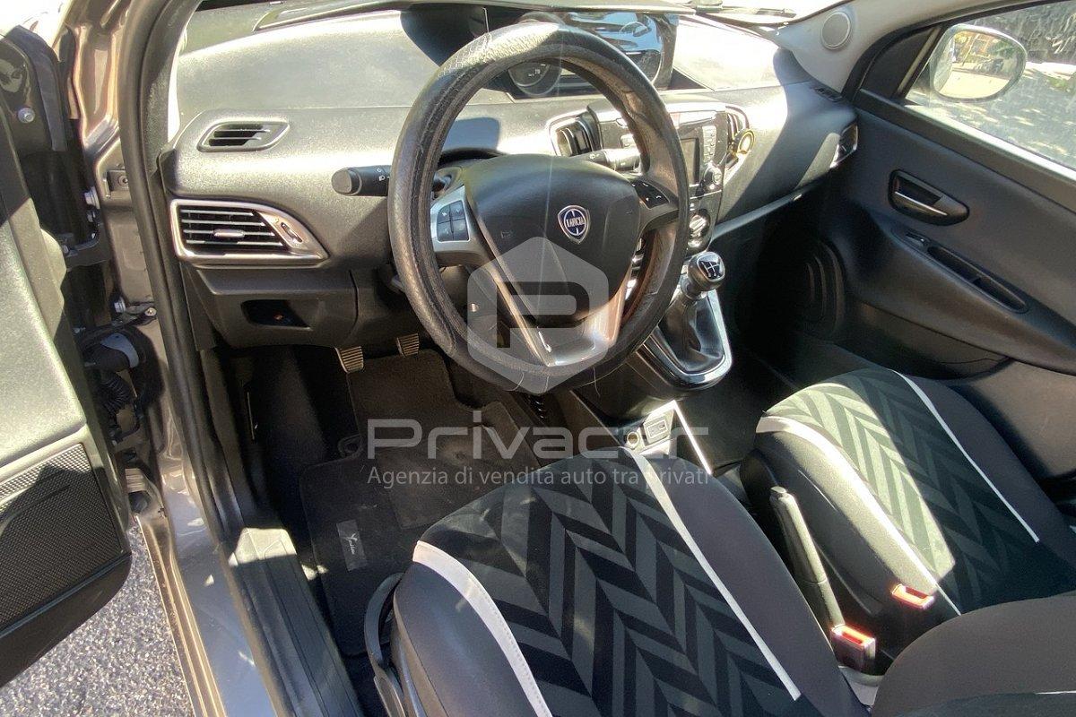 LANCIA Ypsilon 1.2 69 CV 5 porte Silver