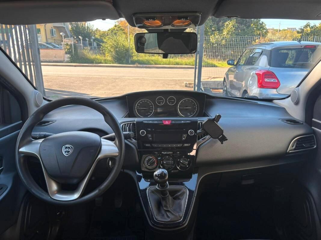 Lancia Ypsilon 1.2 8v Silver c clima 69cv
