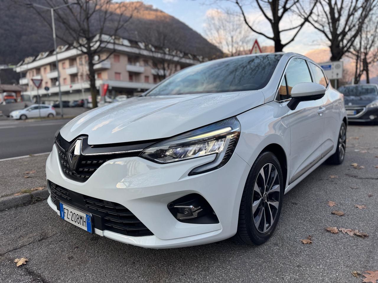 Renault Clio SCe 75 CV 5 porte - INTERNI FULL OPTIONAL - OK NEOPATENTATI - TELCAMERA 360°- VETRI OSCURATI