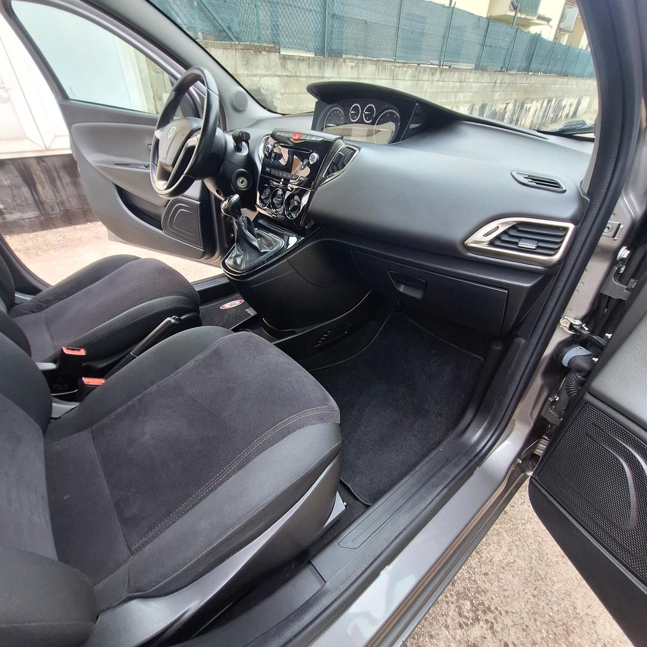 LANCIA YPSILON GARANZIA 12 MESI