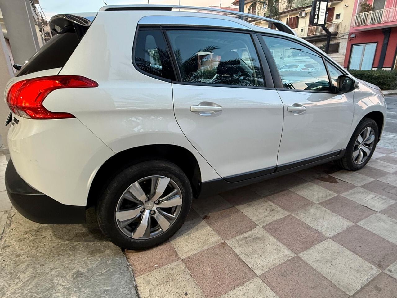 Peugeot 2008 1.6 e-HDi 92 CV Allure