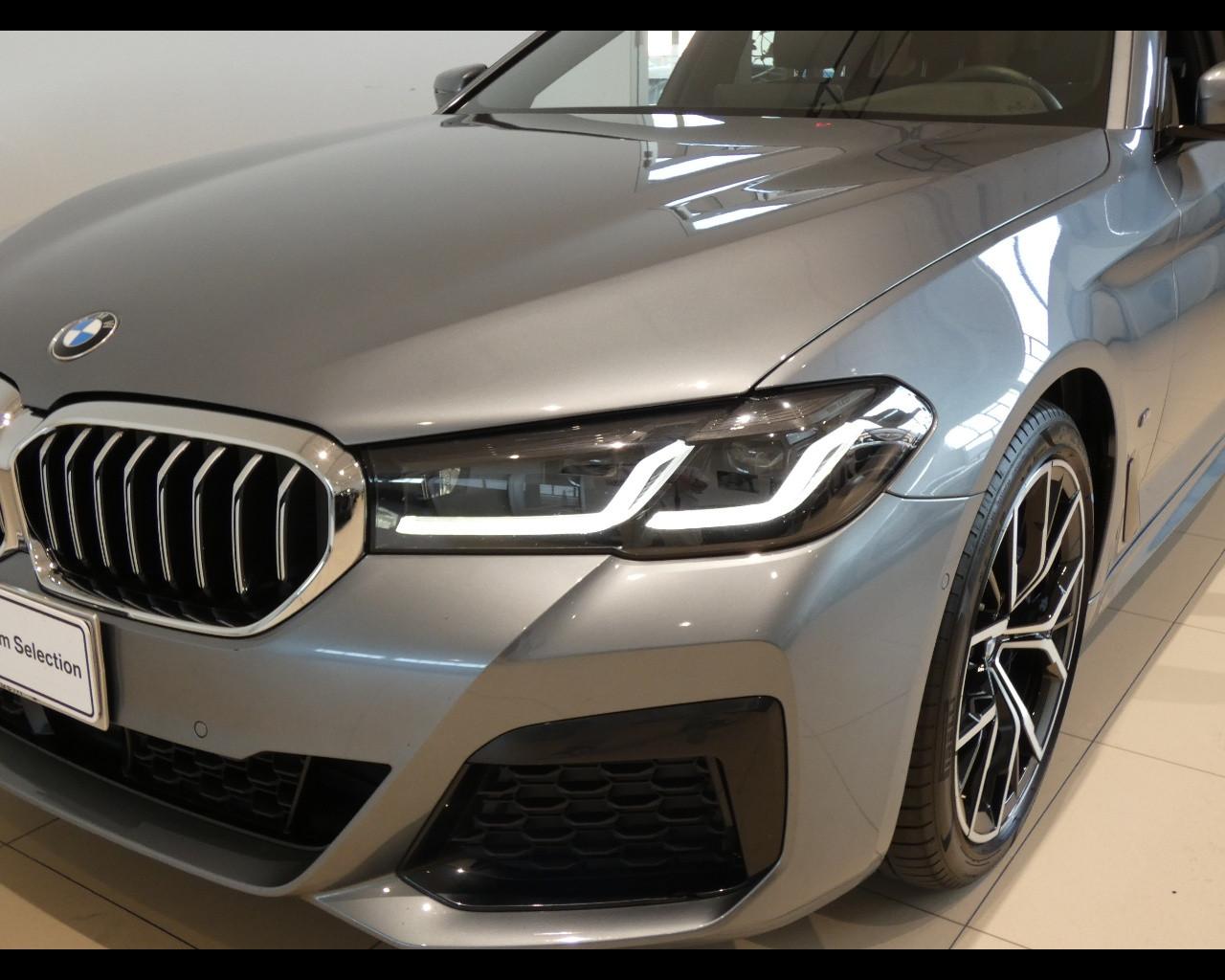 BMW Serie 5(G30/31/F90) - 520d 48V xDrive Touring Msport