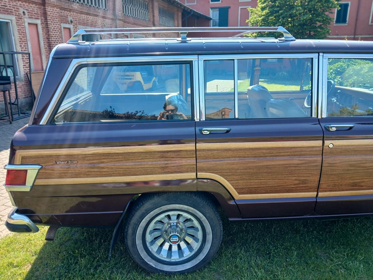 Jeep Wagoneer Limited 5.9 V8