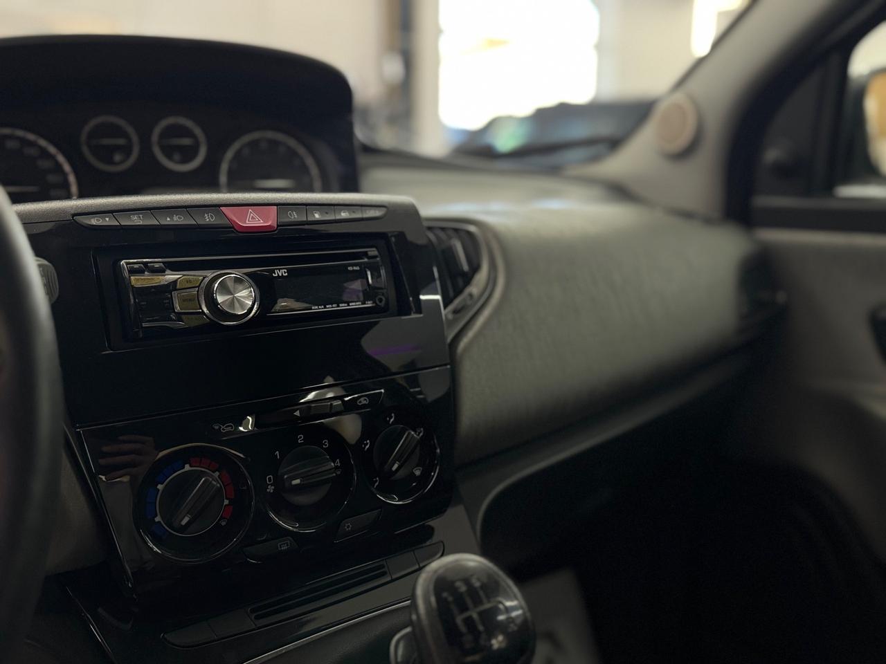 Lancia Ypsilon 1.2 GPL Ecochic Gold