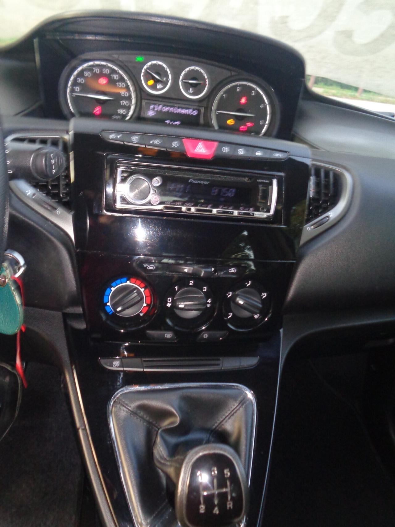 Ypsilon 1.3 MJT 16V 95 CV 5 porte motore nuovo km0