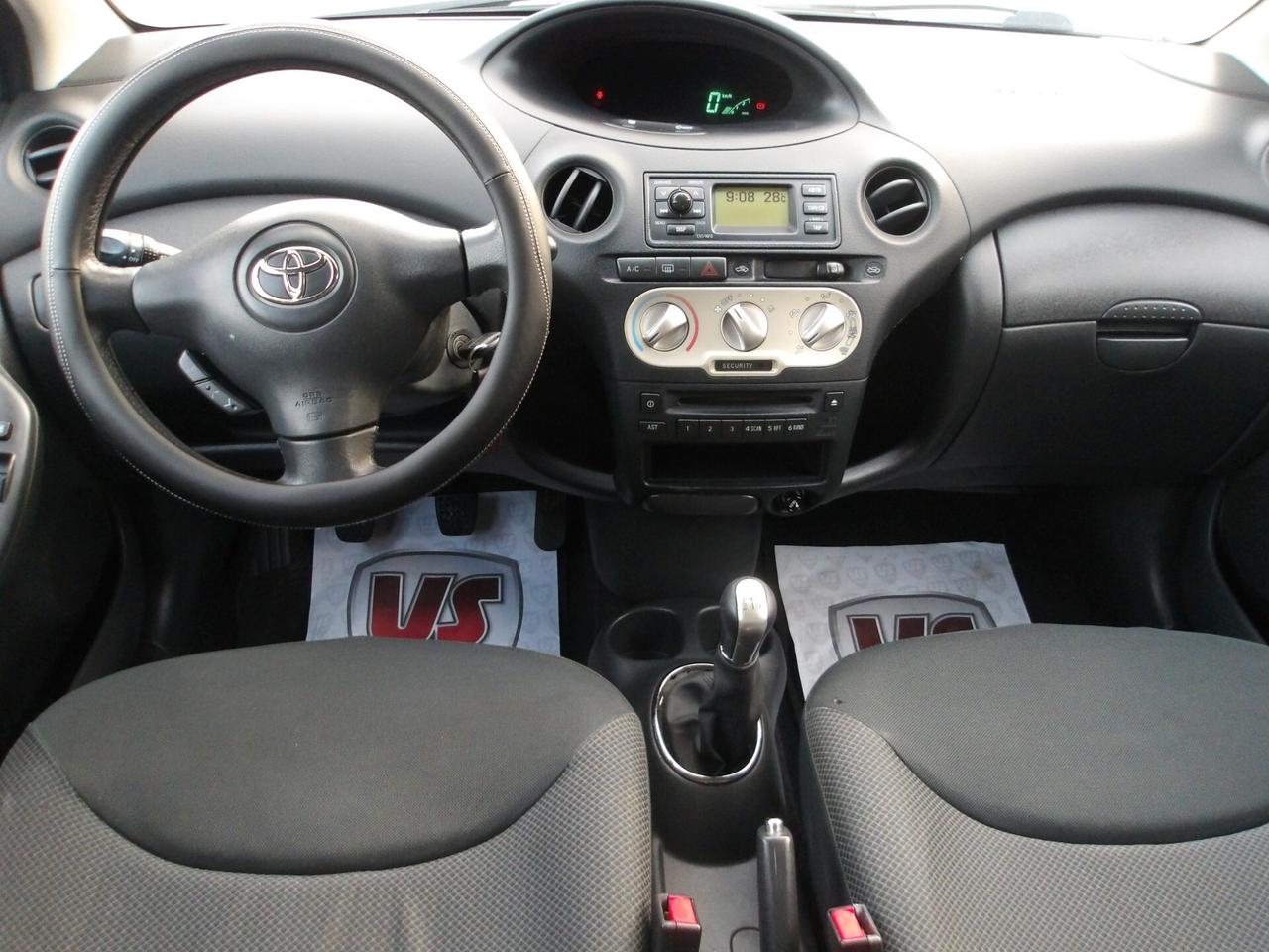 TOYOTA YARIS 1.3 BENZ-2005