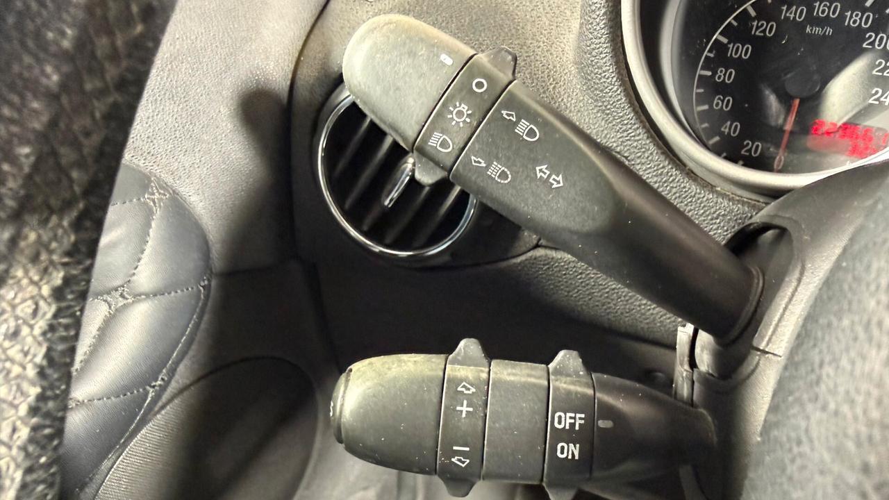 Alfa Romeo 147 1.6i 16V Twin Spark cat 3p. Distinctive