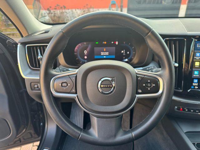 VOLVO XC60 B4(d) 197CV AUT. Mom.Core (AUTOCARRO N1)