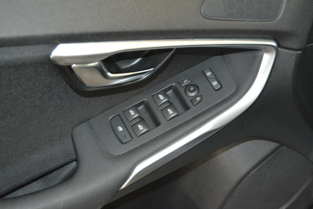 Volvo V40 1.6D2 115CV Momentum UniPro/Navi/Cruise