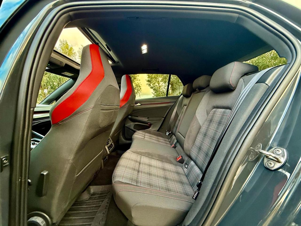 Volkswagen Golf GTI 2.0 TSI DSG