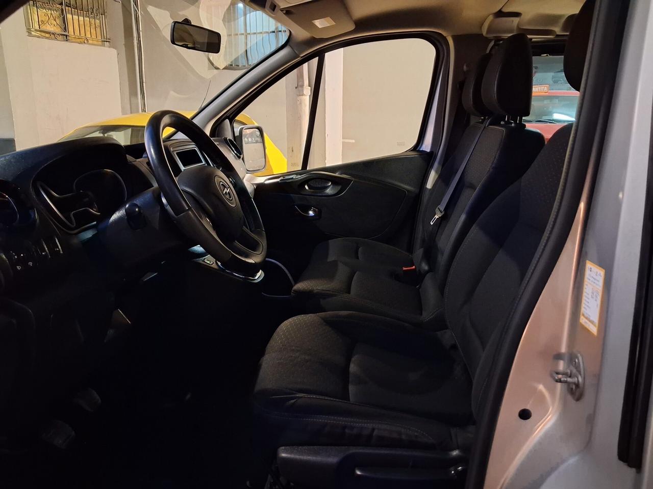 Opel Vivaro 1.6 CDTI uni pro 9 posti (Gancio train