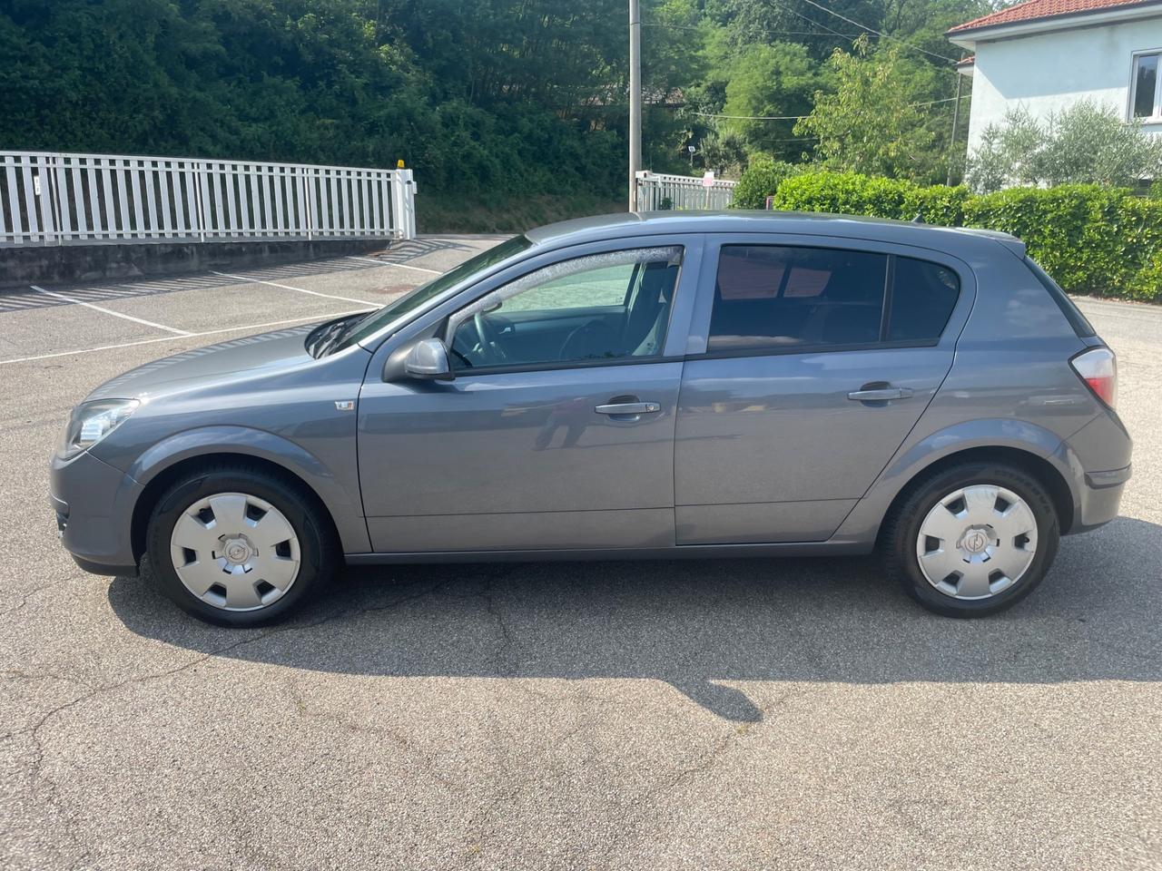 Opel Astra 1.6 16V Twinport 5 porte Cosmo