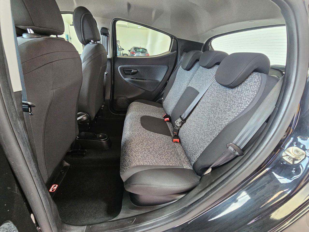 Lancia Ypsilon 1.0 firefly hybrid Silver s&s 70cv 5p.ti