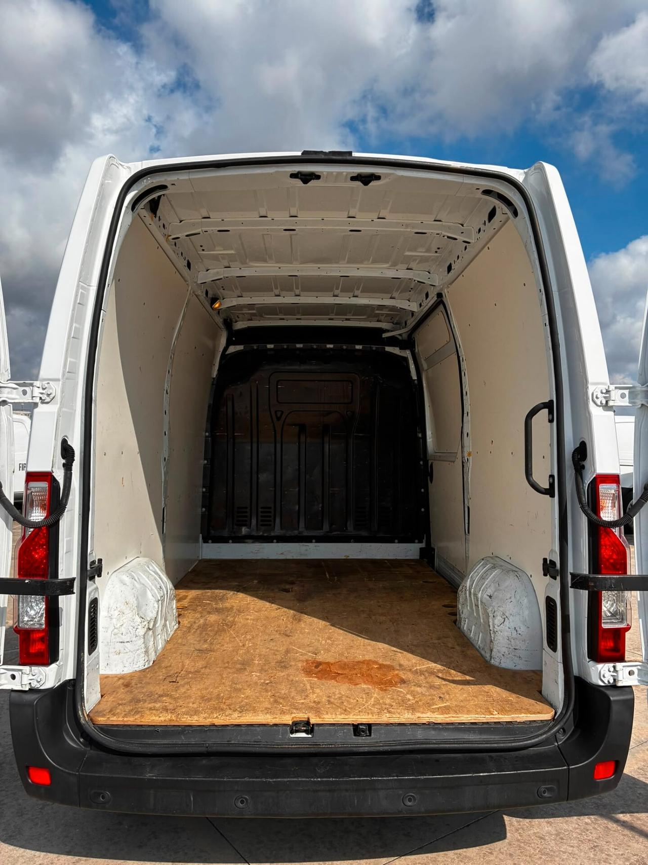 Renault Master 2.3 tdci 150 cv L2H2