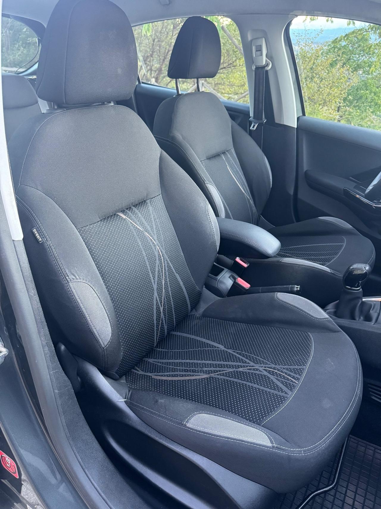 Peugeot 208 1.2 82Cv PureTech 2012