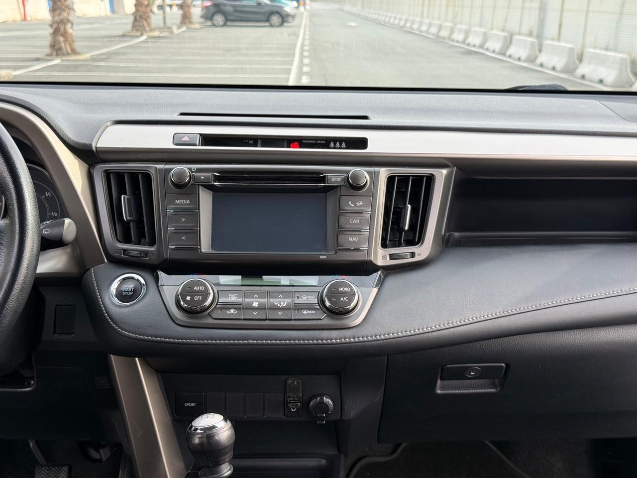 Toyota RAV 4 RAV4 2.0 D-4D 4WD Lounge-4X4-PERMUTABILE