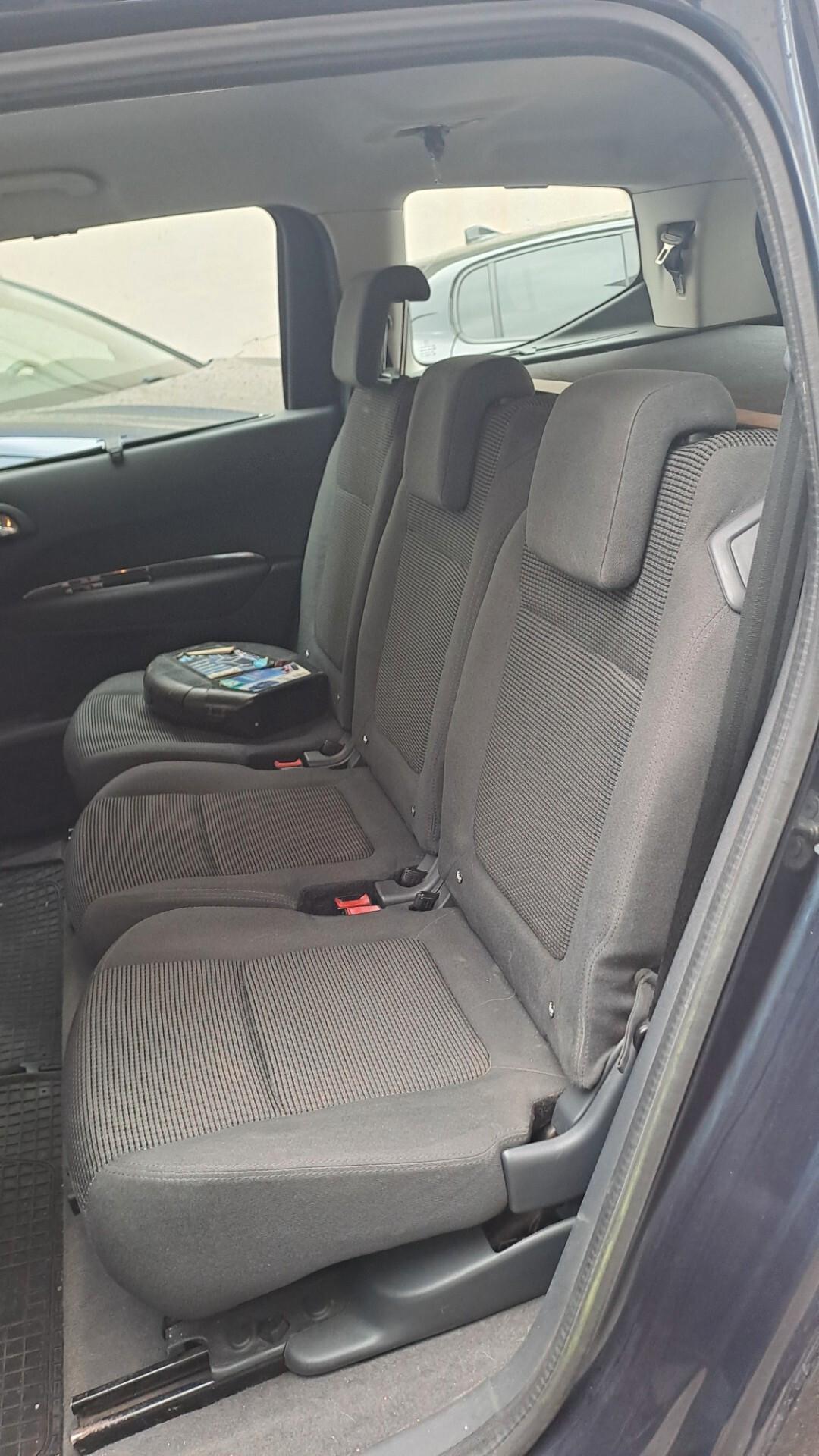 PEUGEOT 5008 1.6 HDi 112cv 7 POSTI