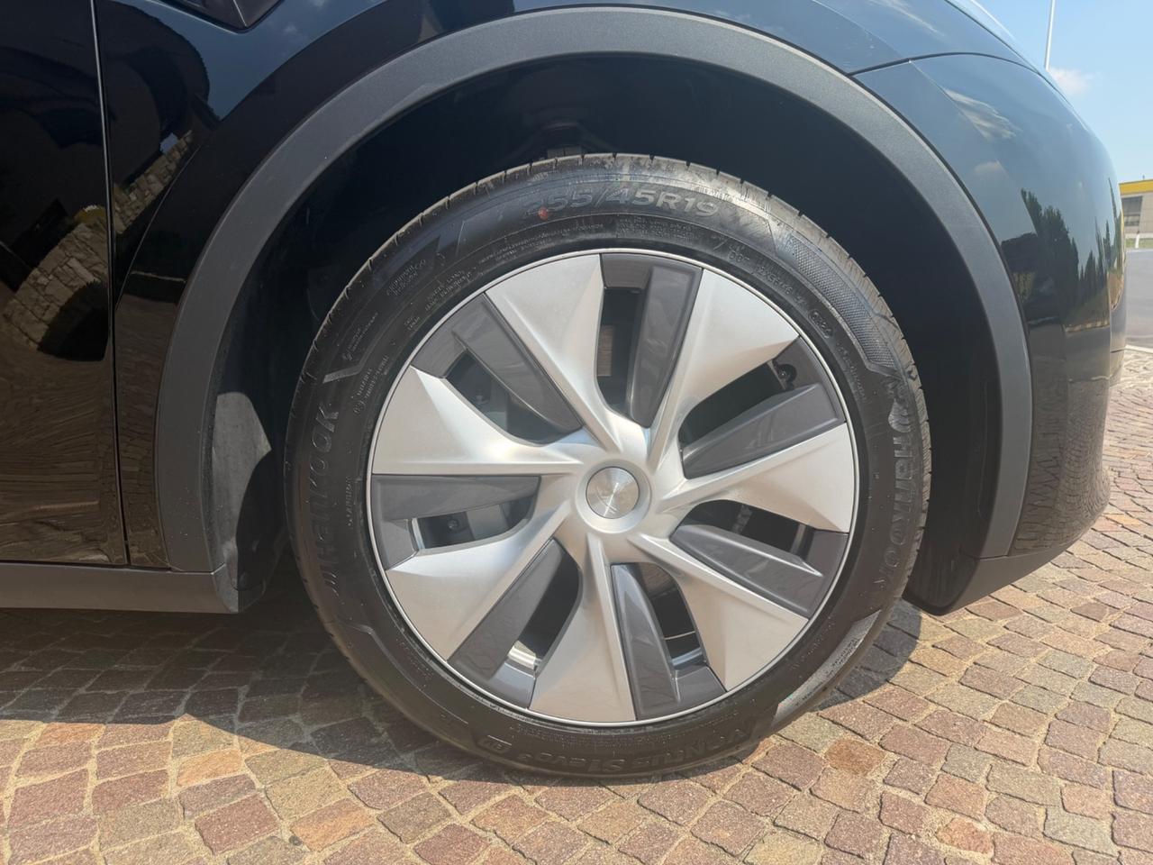 Tesla Model Y RWD