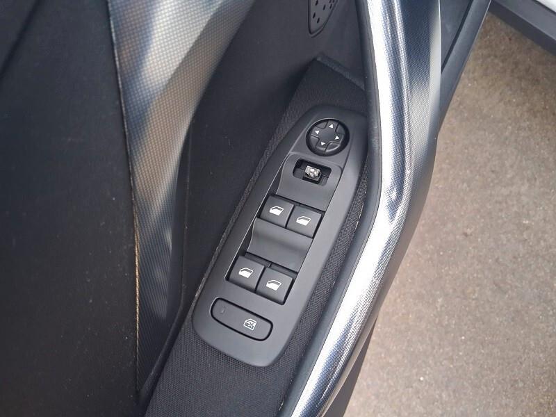 Peugeot 2008 BlueHDi 100 Allure