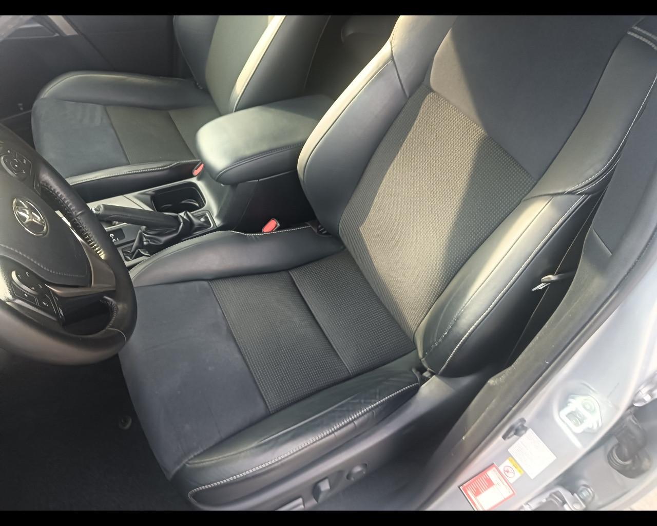 TOYOTA Rav4 IV - Rav4 2.5 vvt-i hybrid Lounge 2wd e-cvt my17
