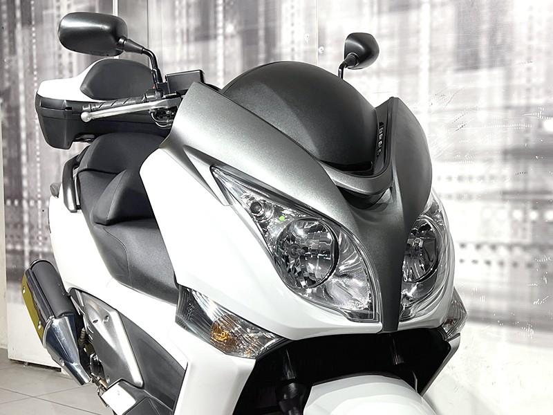 Honda SW-T 400 con bauletto