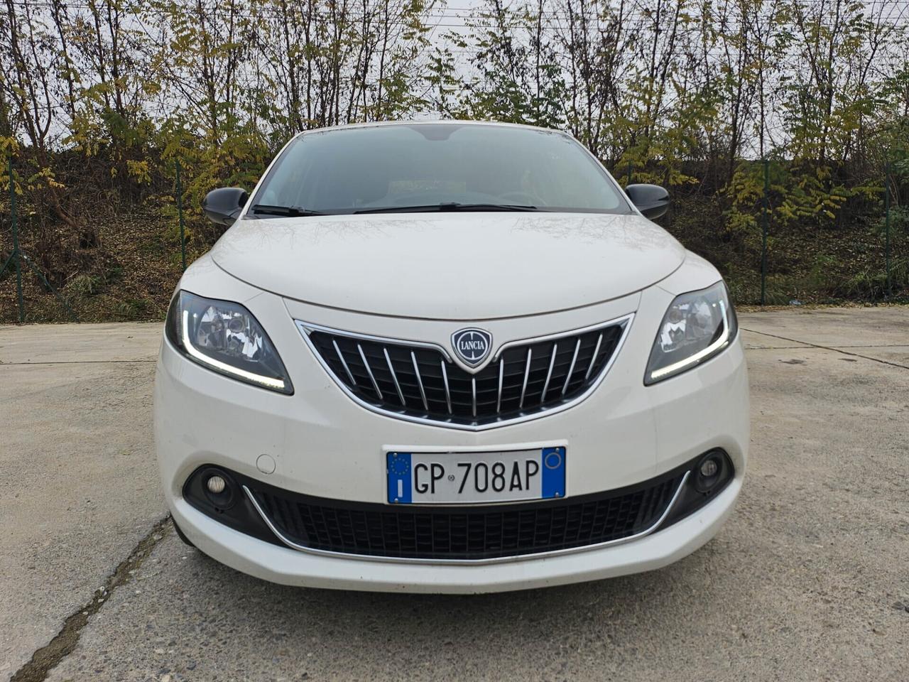Lancia Ypsilon 1.0 FireFly 5 porte S&S Hybrid Silver
