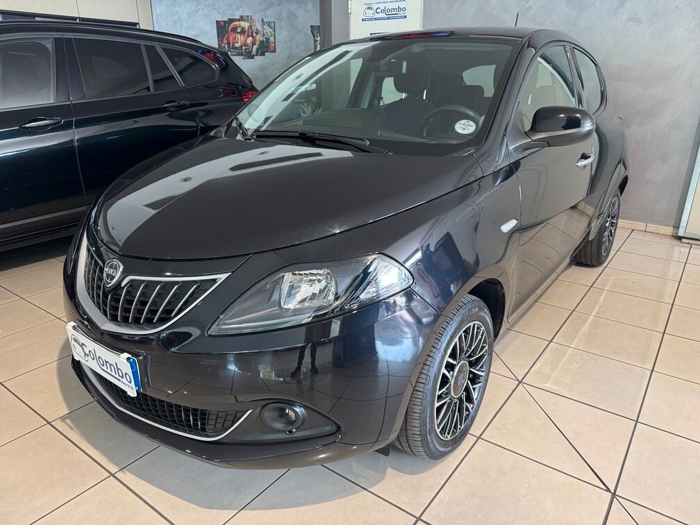 Lancia Ypsilon 1.0 firefly hybrid Platino App Conn Cam 15" Neopat