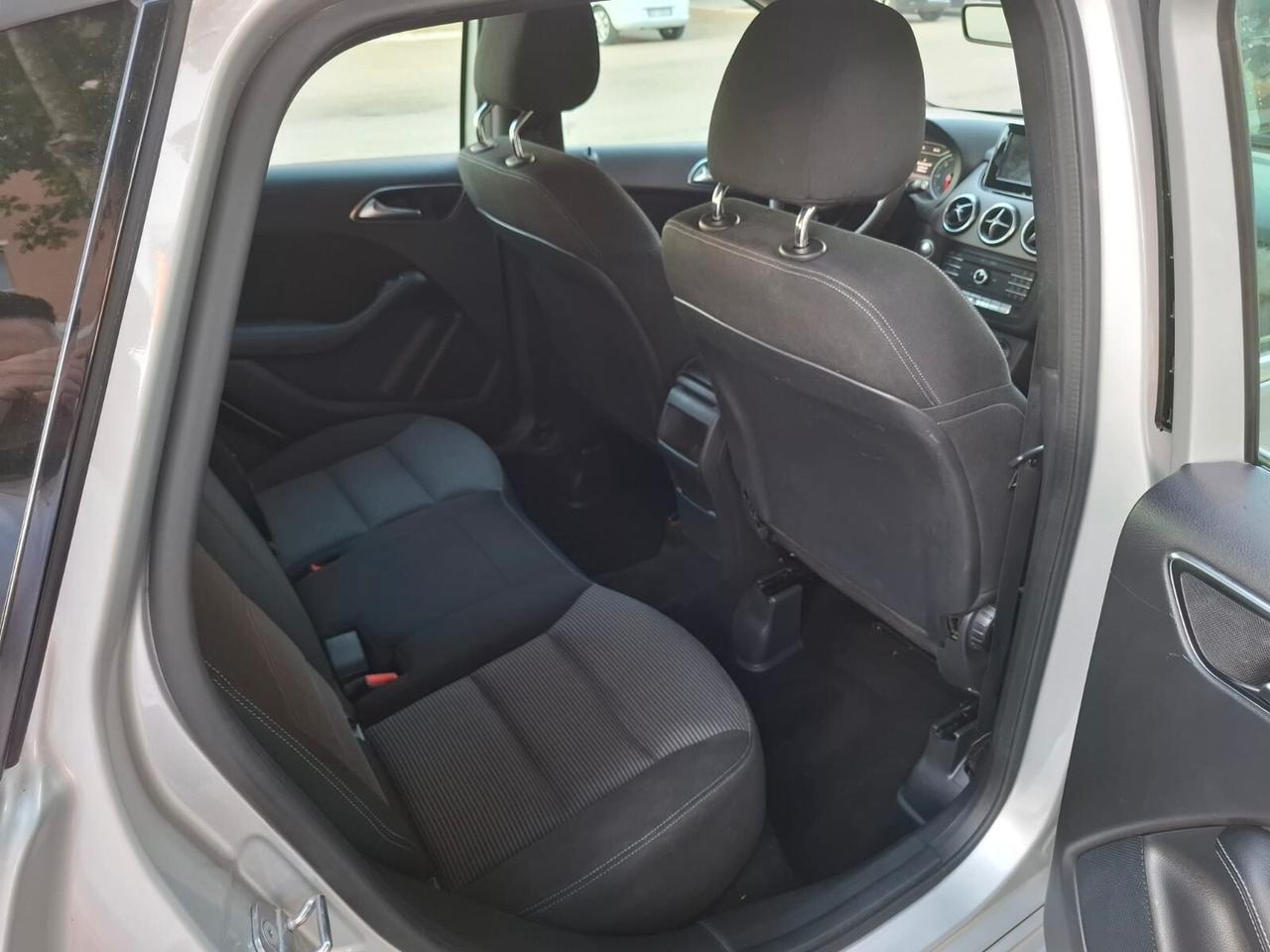 MERCEDES-BENZ B180 AUTOMATIC PREMIUM