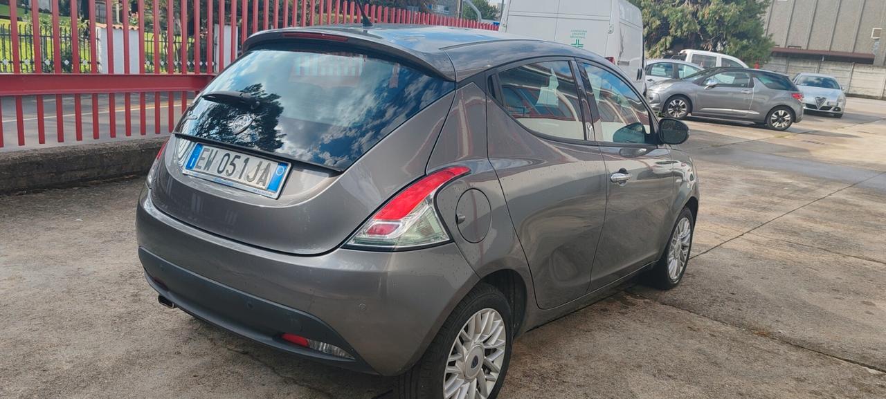 Lancia Ypsilon 1.2 69 CV 5 porte S&S Silver